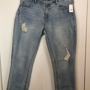 NWT-Gap Girlfriend Demin jeans-Mid rise-Stretch-washed blue-size 30. Never worn.